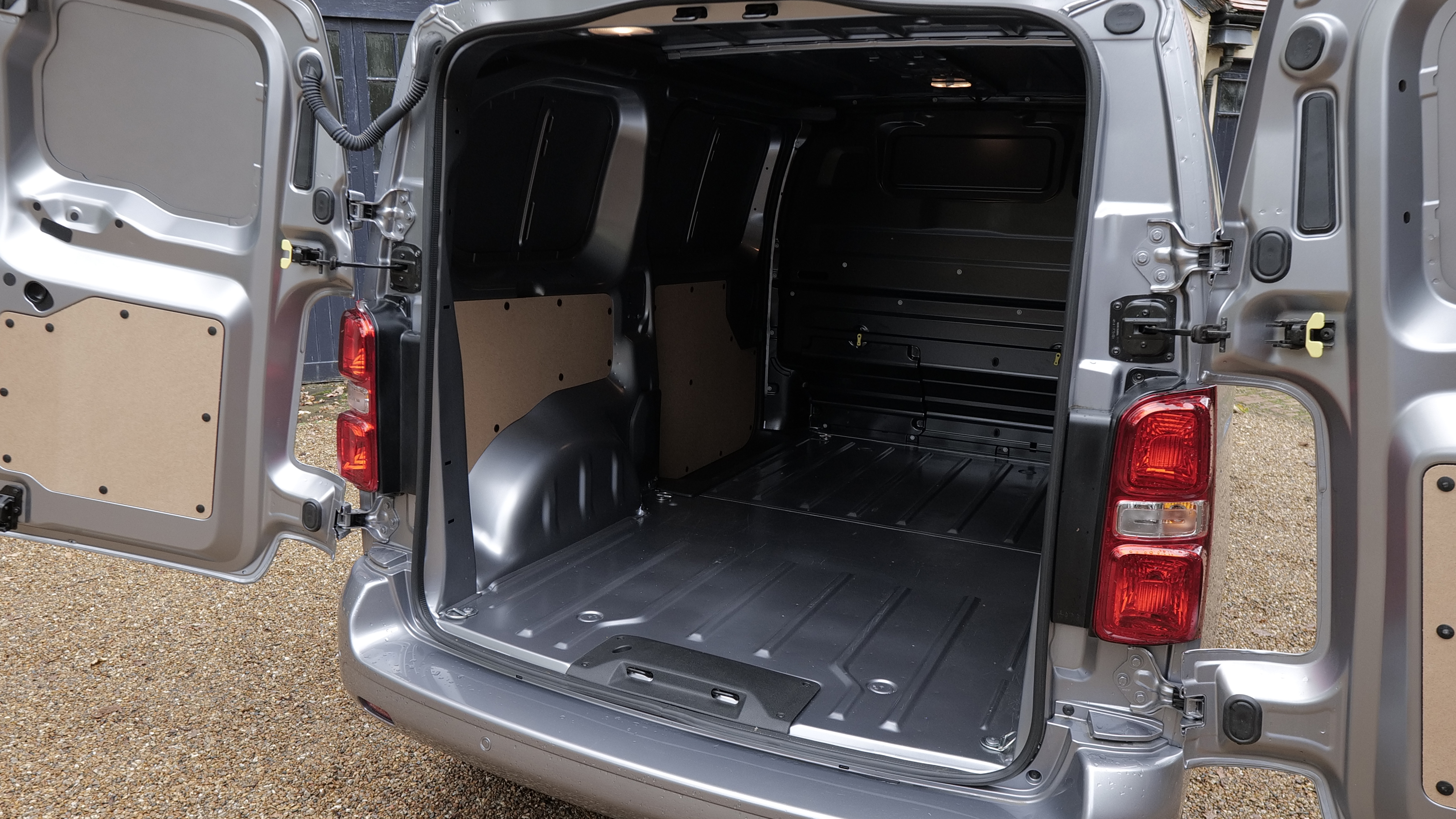PEUGEOT EXPERT M DIESEL 1.5 BlueHDi 120 Asphalt Van